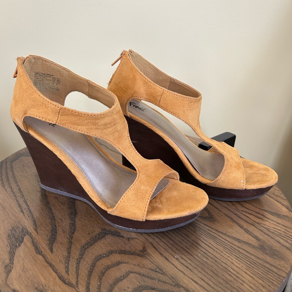 Fioni Suede Mustard Kaytee Wedges Size 7 1/2